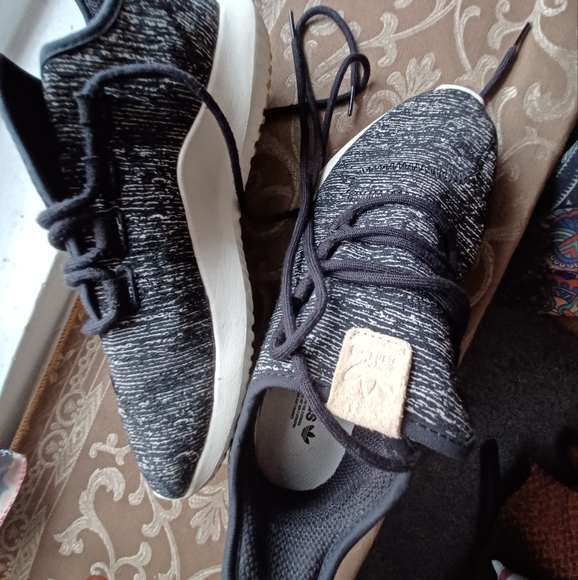 Like new - comfy Adidas cloudfoam sneakers - barely worn few times only! - Picture 5 of 6